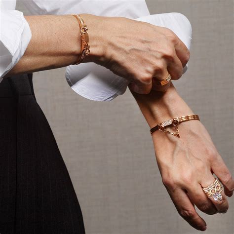 bracelet love cartier replique|alternatives to cartier love bracelet.